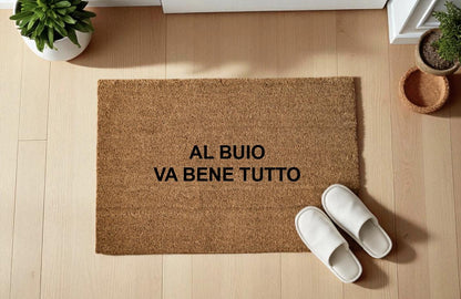 al buio va bene tutto Zerbino Personalizzato in Fibra di Cocco – Ingresso Casa – Regalo Nuova Casa