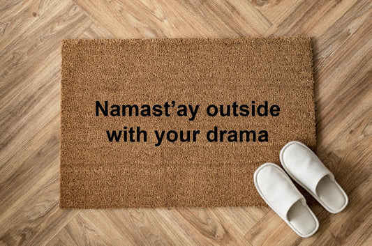 Namast’ay outside with your drama Zerbino Personalizzato in Fibra di Cocco – Incisione Laser – Welcome Mat Ingresso Casa – Idea Regalo